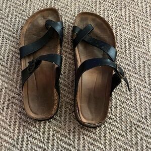 Women’s black sandals size 7